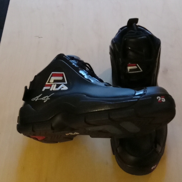 Sold***FILA-Grant Hill sneakers..Black w/red & white, size 12 (25th anniversary) - Picture 5 of 9